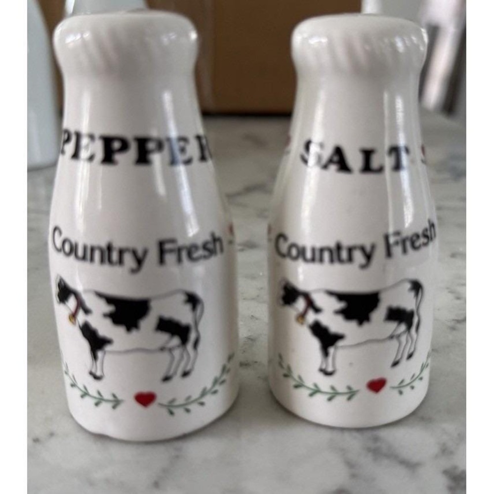 Vintage Country Fresh Milk Salt & Pepper Shakers Cows Bottles floral motif
